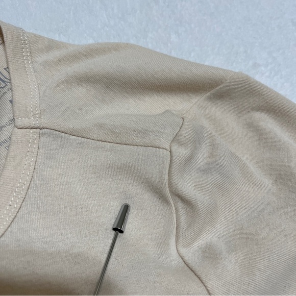 FOREVER 21 PEANUTS Semi-Cropped Tshirt Charlie Brown Vampire Cream Size Medium - Picture 7 of 9